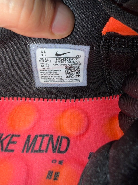 13M/ Nike Mind 002 Black Hyper Crimson
