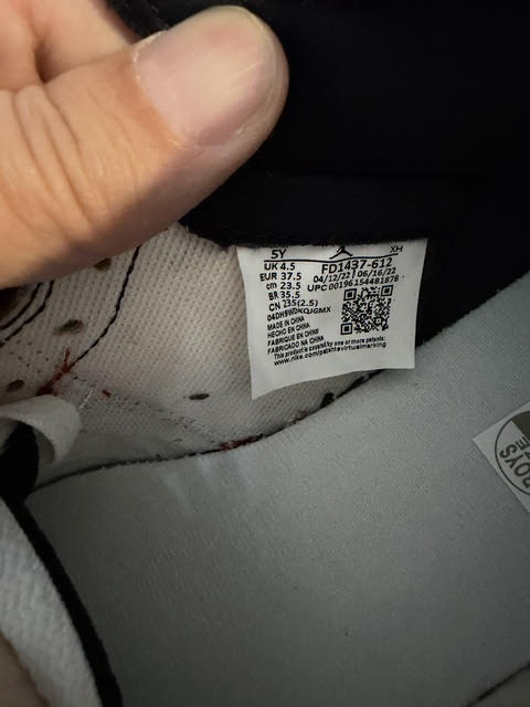 5Y/ Jordan 1 Retro High OG Chicago Lost and Found