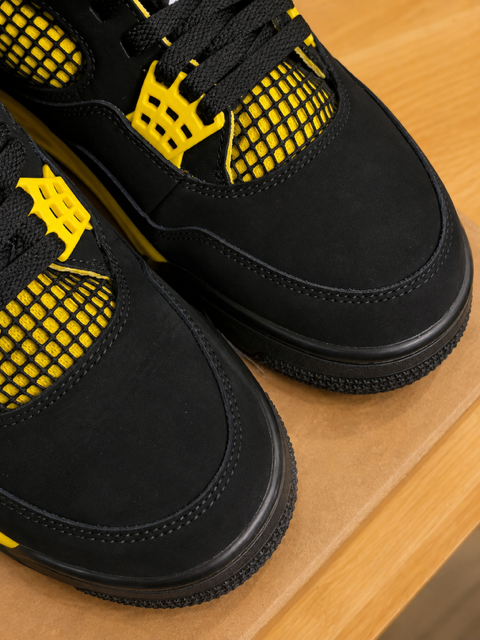 12M/ Jordan 4 Thunder